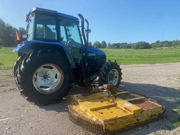 Photo New Holland TS110 with Side Rotary Mower $23,500