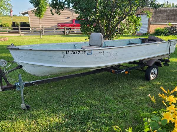 Sylvan 16 ft V Bottom fishing boat $550