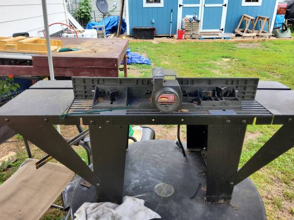 Photo Vermont American router table $40