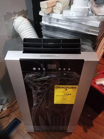 Photo Whynter 14,000 BTUHR portable air conditioner basically new $340