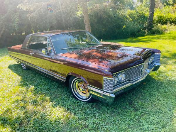 Photo 1968 Chrysler Imperial Crown Coupe $20,000