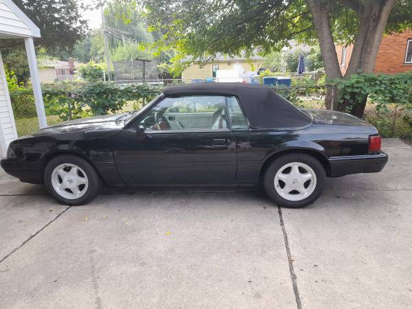 Photo 1993 Mustang Convertible - $12,000 (Dearborn heights)