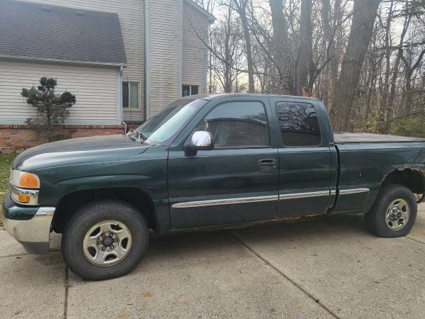 Photo 2001 GMC Sierra Extended Cab - $3,000 (452 Rosario Ln. White Lake, MI)