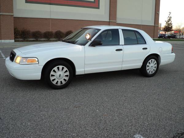 Photo 2006 Ford Crown Victoria with 104K Miles - $4,500 (15 Mile RD  Rochester RD in TROY)