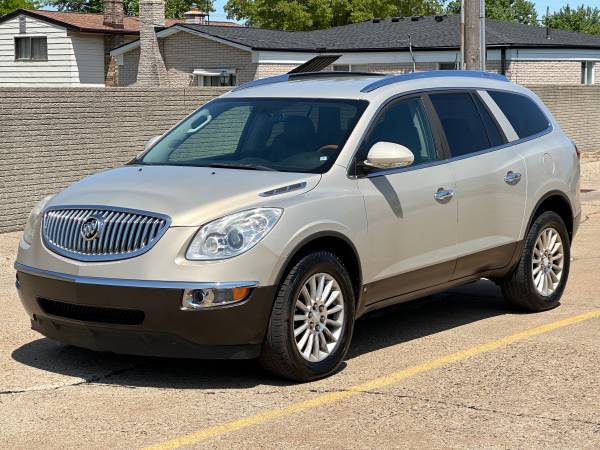 Photo 2008 Buick enclave CXL Leather seats 3rd Row Seat $6,500