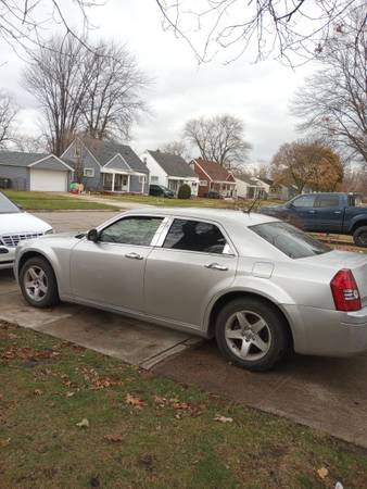 Photo 2008 Chrysler 300 Fully loaded, Sunroof, heated seats must sell 2800 O - $2,800 (Taylor)