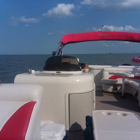 Photo 2008 Premier tritoon $59,900