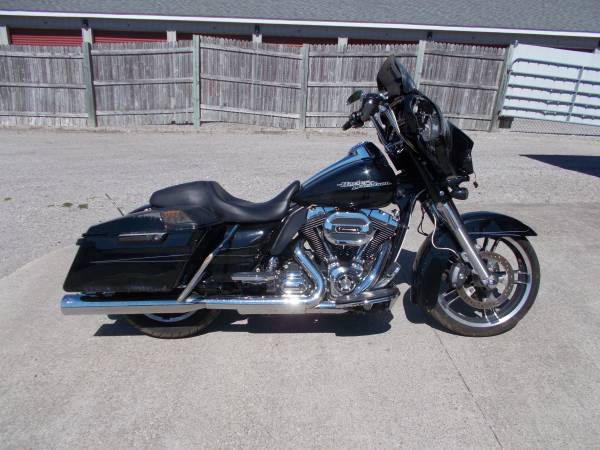 Photo 2014 Harley Davidson Streetglide Special FLHXS Only 16,000 miles $9,995