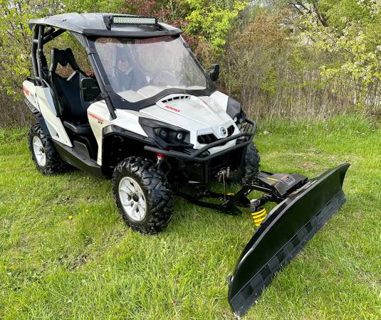 Photo 2015 Can-am commander 1000 xt pearl white w winch, plow $11,200