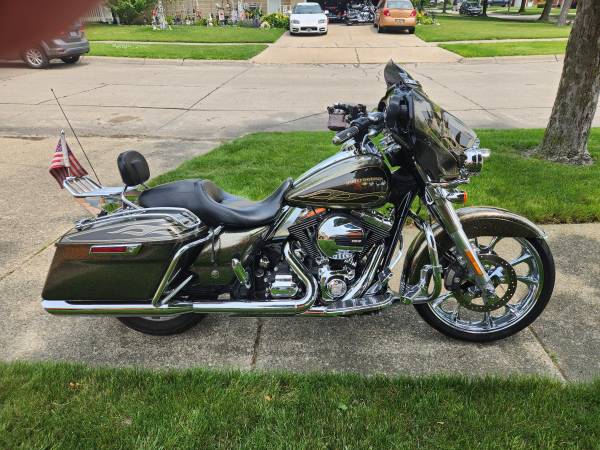 Photo 2016 STREET GLIDE SPECIAL $13,900