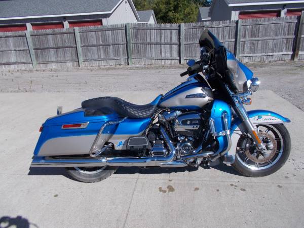 Photo 2018 Harley Davidson Ultra Classic Only 6500 miles $13,600