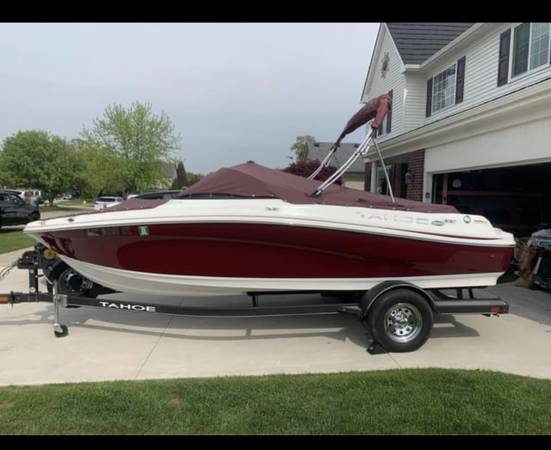 2019 Tahoe bowrider boat $27,000