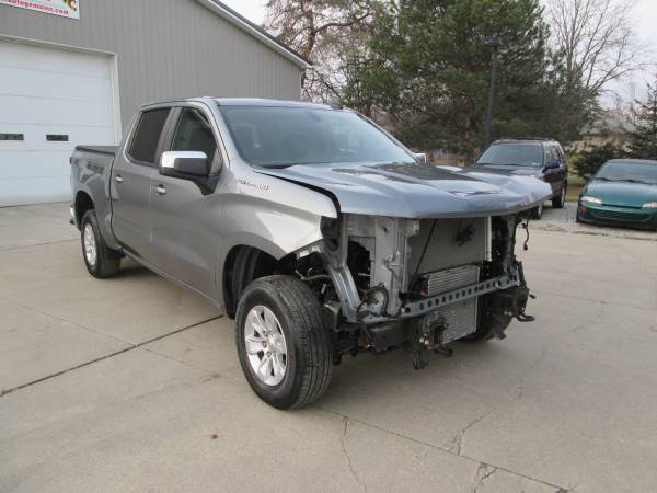 Photo 2020 Chevrolet Silverado LT Crew Cab 4X4 Repairable Salvage 30,635 mi - $20,995 (Romeo,)