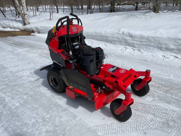 Photo 2022 Gravely Pro Stance 36 - Only 41 hours on mower $6,100