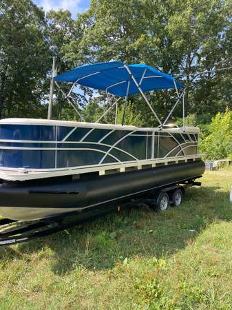 Photo 2023 Custom Built Sylvan tritoon pontoon boat with motor $30,000