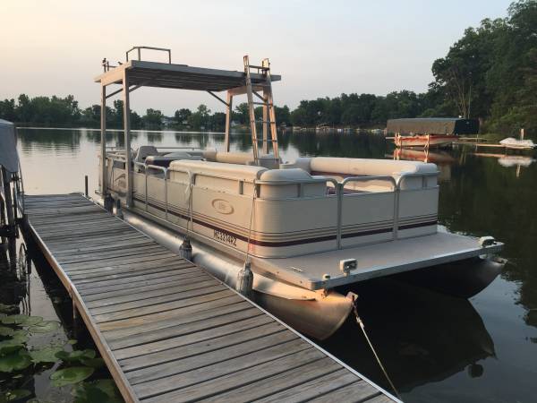 24 ft Double Decker pontoon boat $9,500
