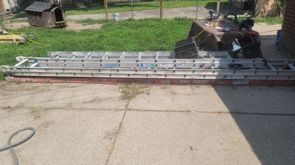 Photo 32 ft HD aluminum 24 HD aluminum ladders for sale by owner $300