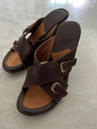 Photo BOC BORN Brown Leather Women Size 10 EU 42 Slide On Sandal 4 Heel $20
