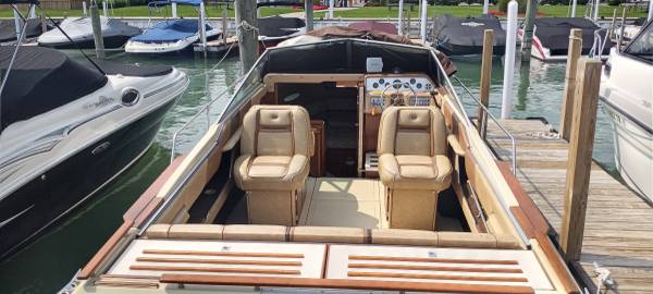 Boat 1984 Sea Ray 2 owners $4,000