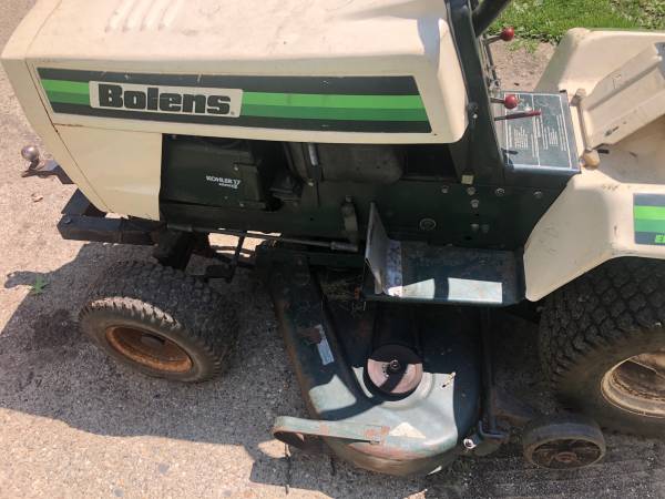 Photo Bolens 1700 tractor $550