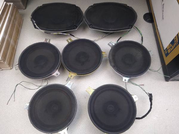 Photo Boston Acoustics factory car speakers $25