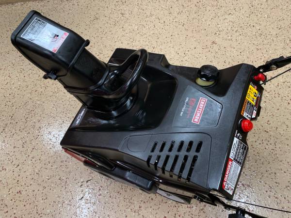 Photo CRAFTSMAN HEAVY DUTY 4-CYCLE SNOW BLOWER $285