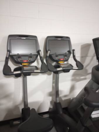 Photo Cybex Upright Bike Commercial grade. Look and work great $500