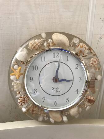 Dining room Clock with sea shells $25