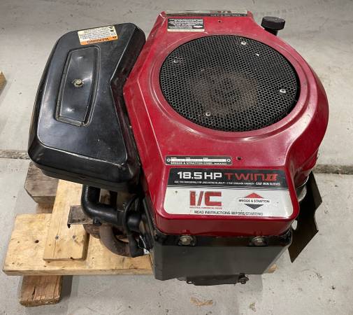 Photo For Parts - Briggs 18.5 hp vertical shaft engine $40