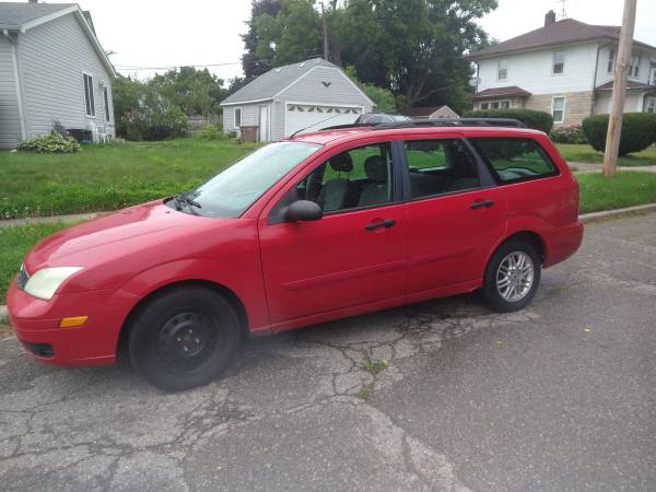 Photo Ford Focus ZXW station wagon $1,600