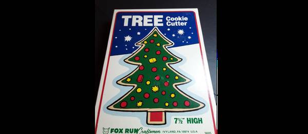 Photo Fox Run Vintage 1984 Metal Cookie Cutter Christmas Tree Holiday Jumbo $15