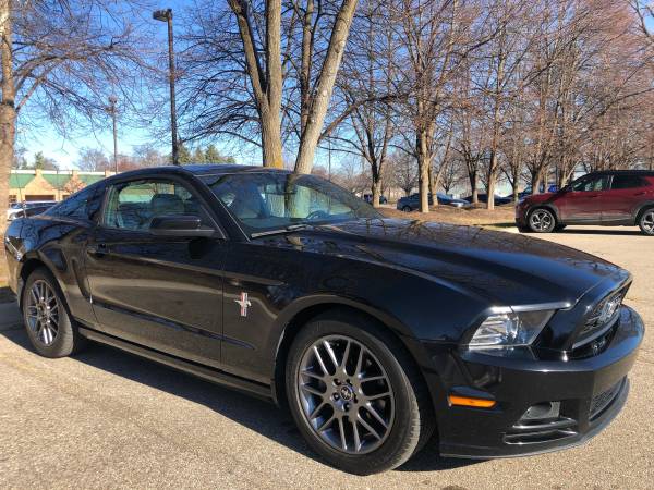 Photo Gorgeous Black Beauty 2014 Mustang 6-Speed Manual with 305hp V6 - $9,975 (Northville)
