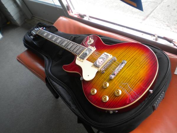 Photo Greg Bennett Avion AV-3 LH CS Lefty Electric Guitar Cherry Burst $225