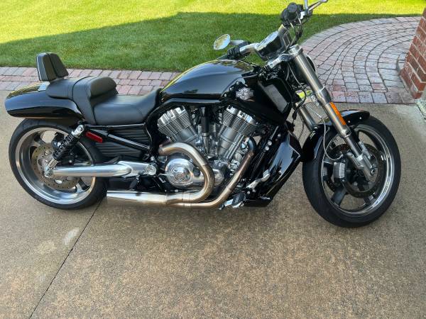 Photo Harley Davidson V-Rod $10,000