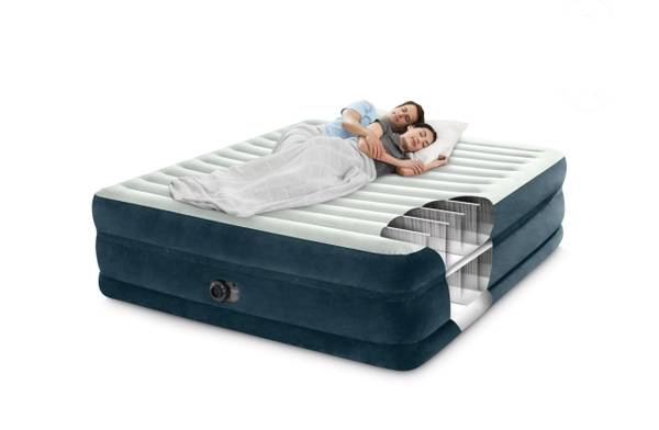 Photo Intex 24 king size pillow top air bed mattress with built in pump NEW $100
