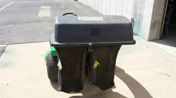 Photo John Deere Riding Mower 2 bagger 2 Lawn Tractor Tires and Wheels $285