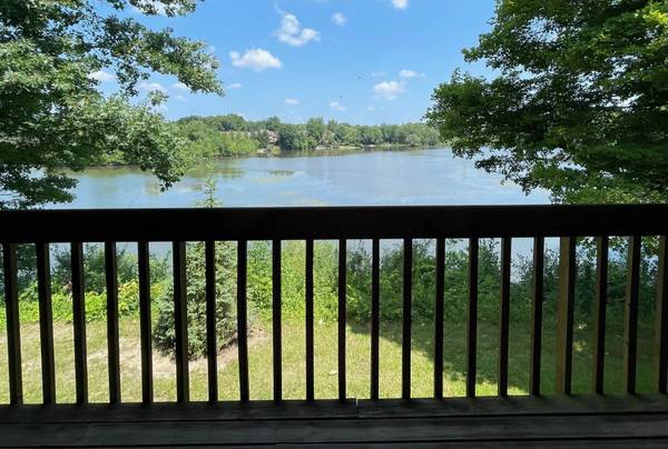 Photo Lake view, WD in-unit, carport, 24-hr fitness center $1,886