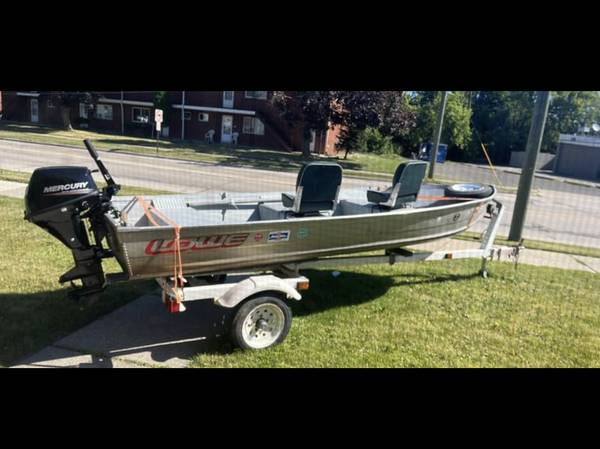 Lowe Fishing boat $2,500