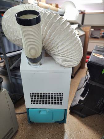 Photo Movin Cool 12,000 btu portable Air Conditioner $575