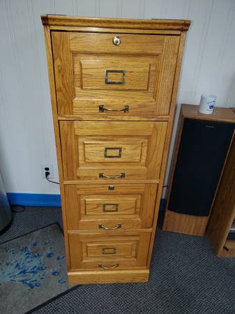 Photo Oak 4 drawer, file cabinet, VERY NICE $100