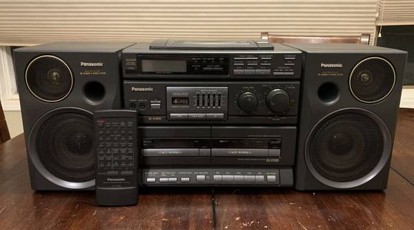 Photo Panasonic RX-DT680 CD RADIO CASSETTE Vintage Boombox with Remote $149
