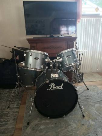 Photo Pearl Drum Set $350