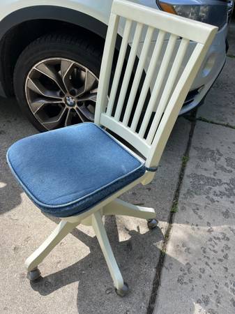 Photo Pottery Barn Kids White Desk Chair with blue cushion $15