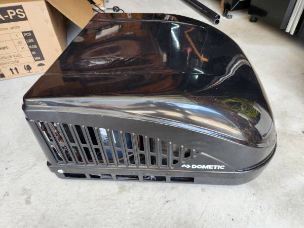 Photo RV Air Conditioner $325