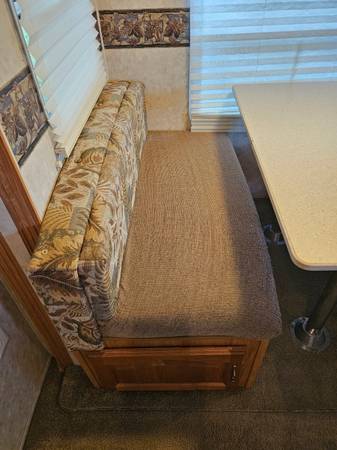 Photo RV dinette, bench, swivel chairs $250
