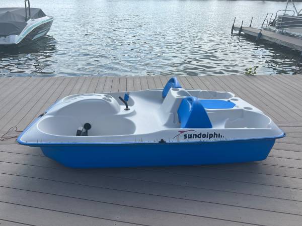 Photo Sun Dolphin Pedal Boat $400