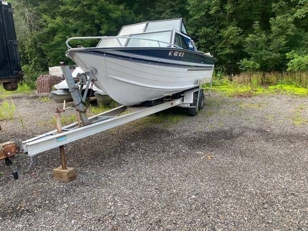 Sylvan 1988 22 Fishing Boat $2,500