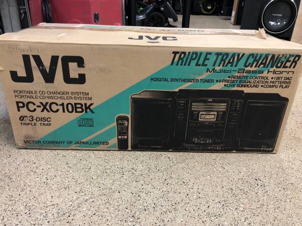 Photo VINTAGE JVC PC-XC10BK STEREO BOOMBOX $199