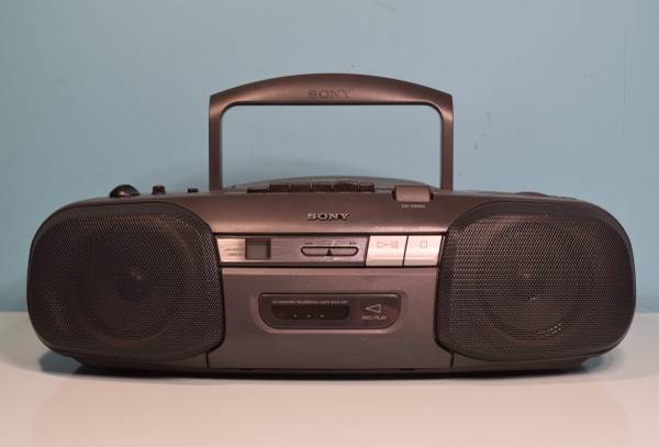 Photo Vintage Sony Boombox CD  Cassette Tape Player AMFM Stereo $40