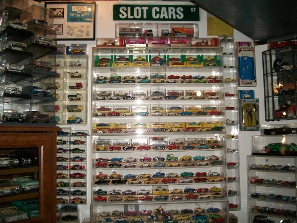 Photo WANTED ELECTRIC RACE CAR CALLED SLOT CARS